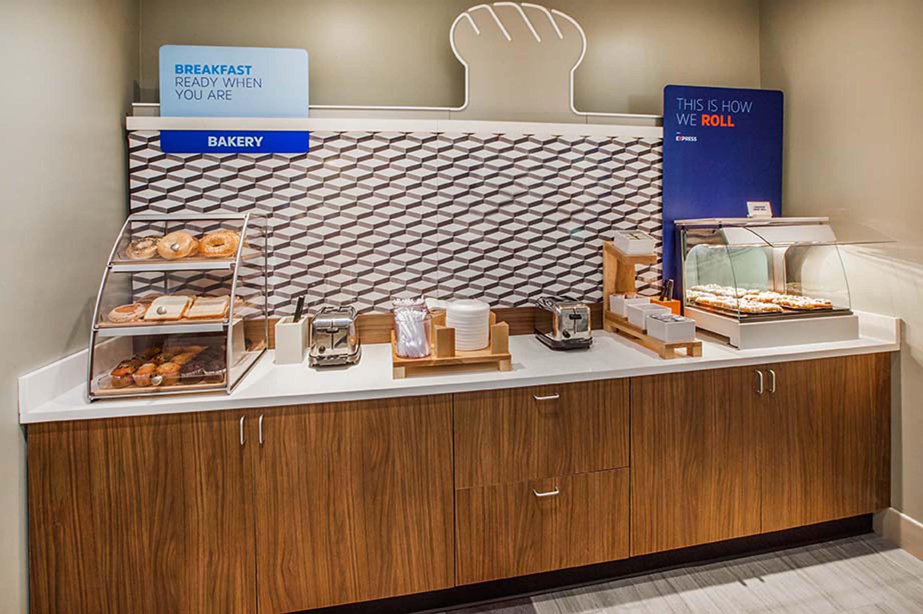 Holiday Inn Express And Suites Des Moines Downtown By Ihg Buitenkant foto