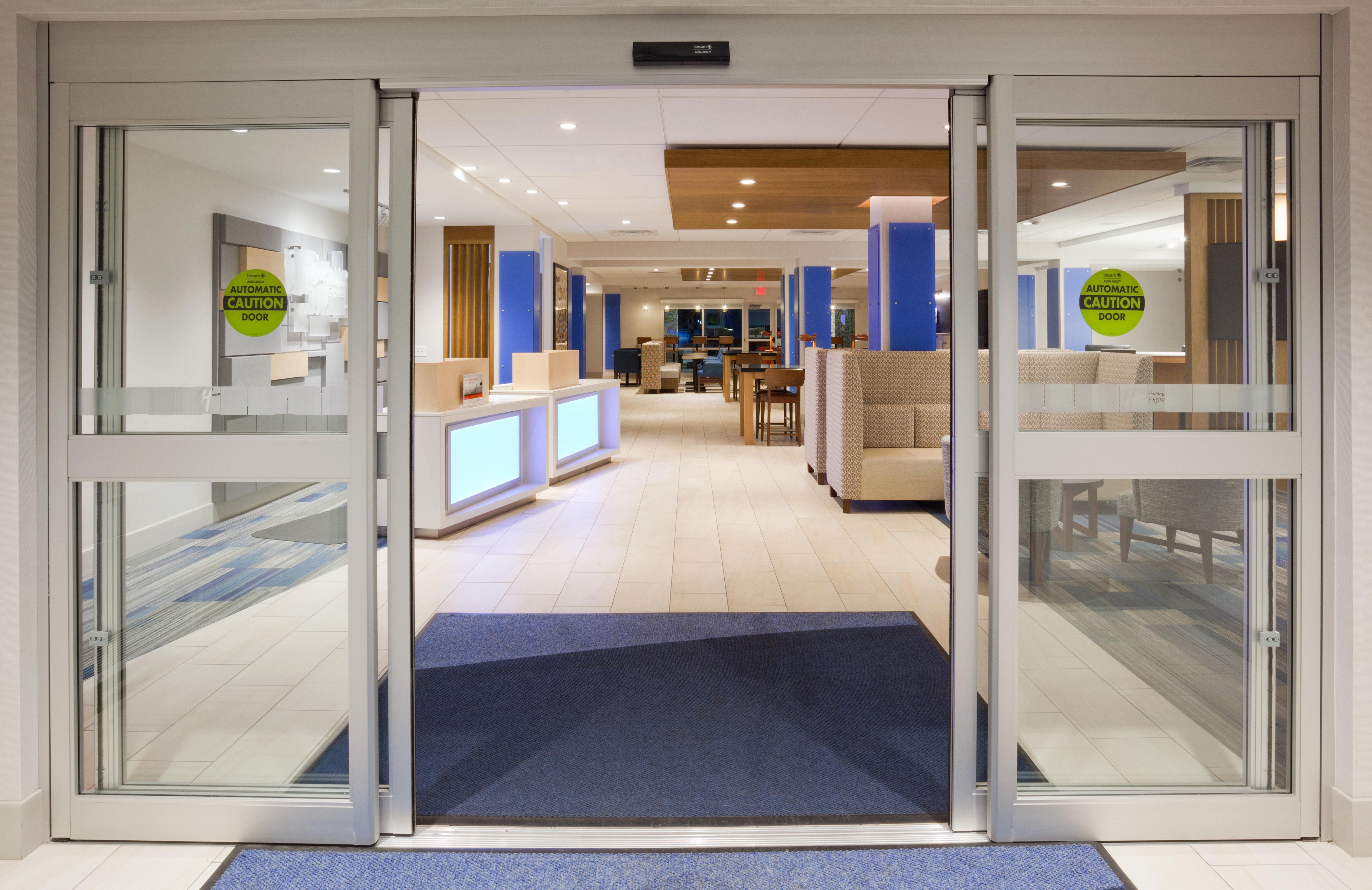 Holiday Inn Express And Suites Des Moines Downtown By Ihg Buitenkant foto