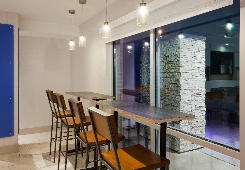 Holiday Inn Express And Suites Des Moines Downtown By Ihg Buitenkant foto