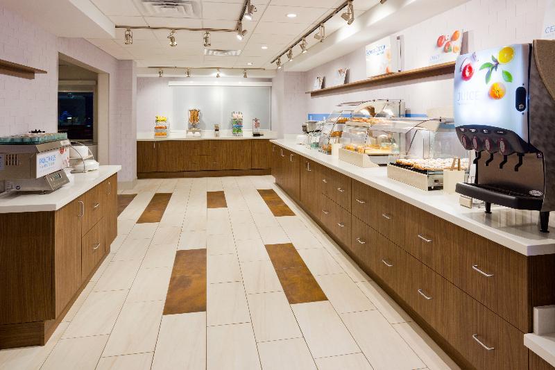 Holiday Inn Express And Suites Des Moines Downtown By Ihg Buitenkant foto